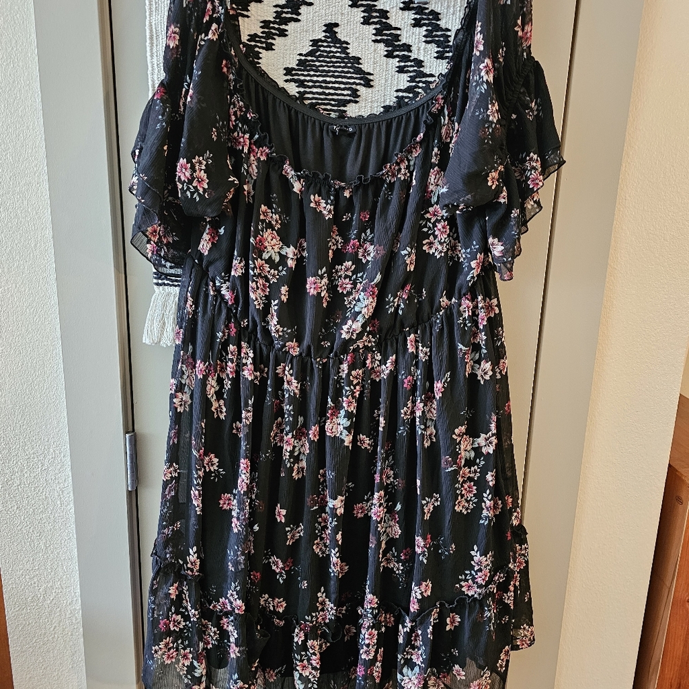 Torrid off shoulder floral dress sz 3
